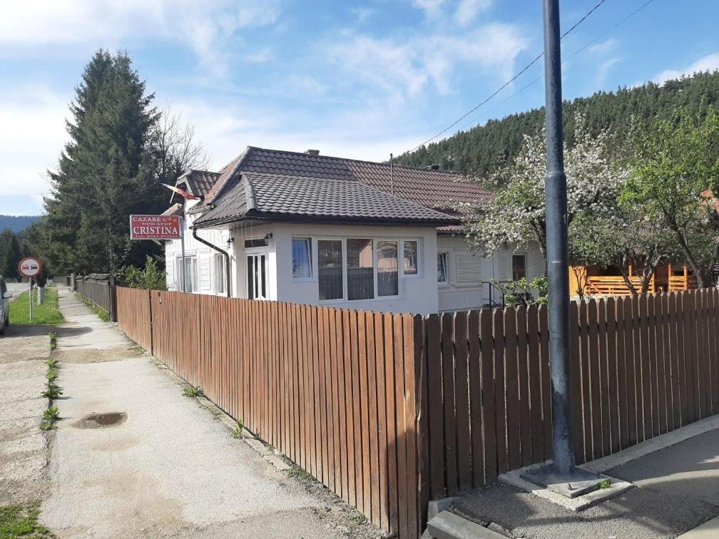 Pensiunea Cristina Topliţa Exterior foto